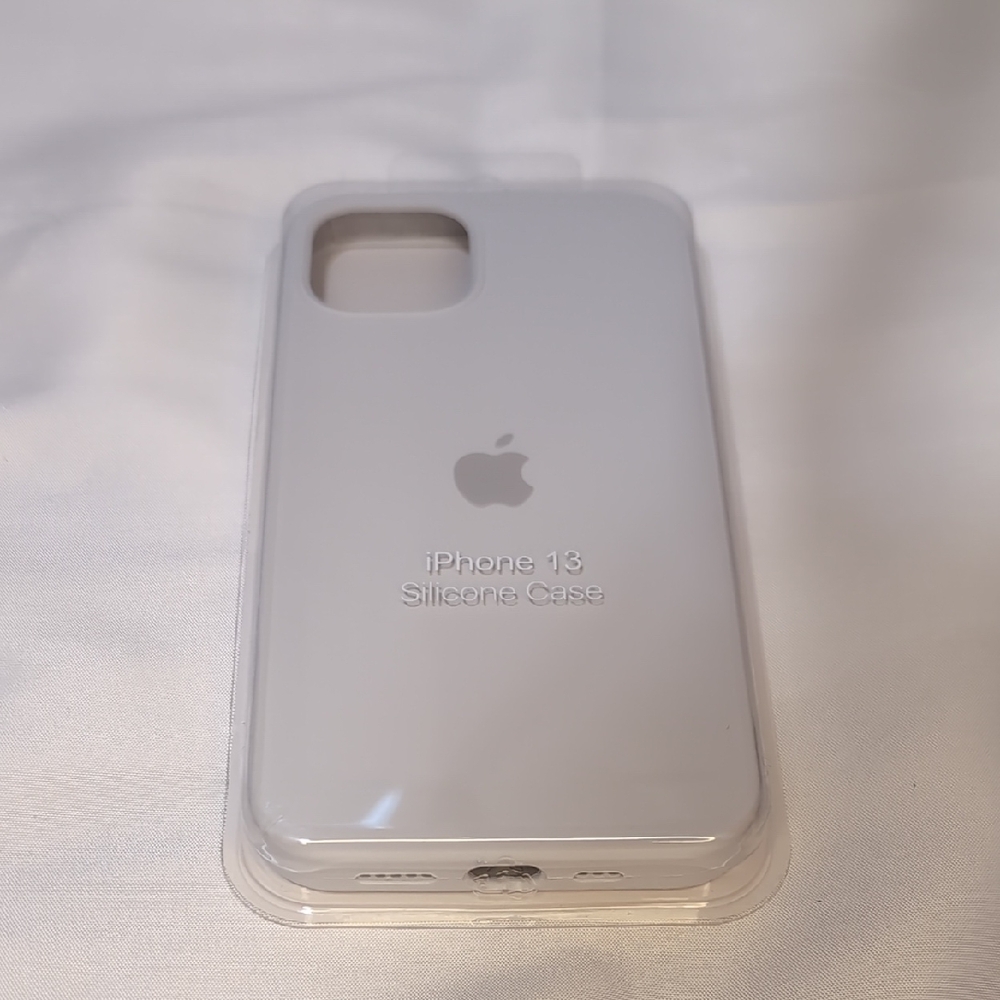 Apple iPhone 13 Silicone Cover - Light Gray